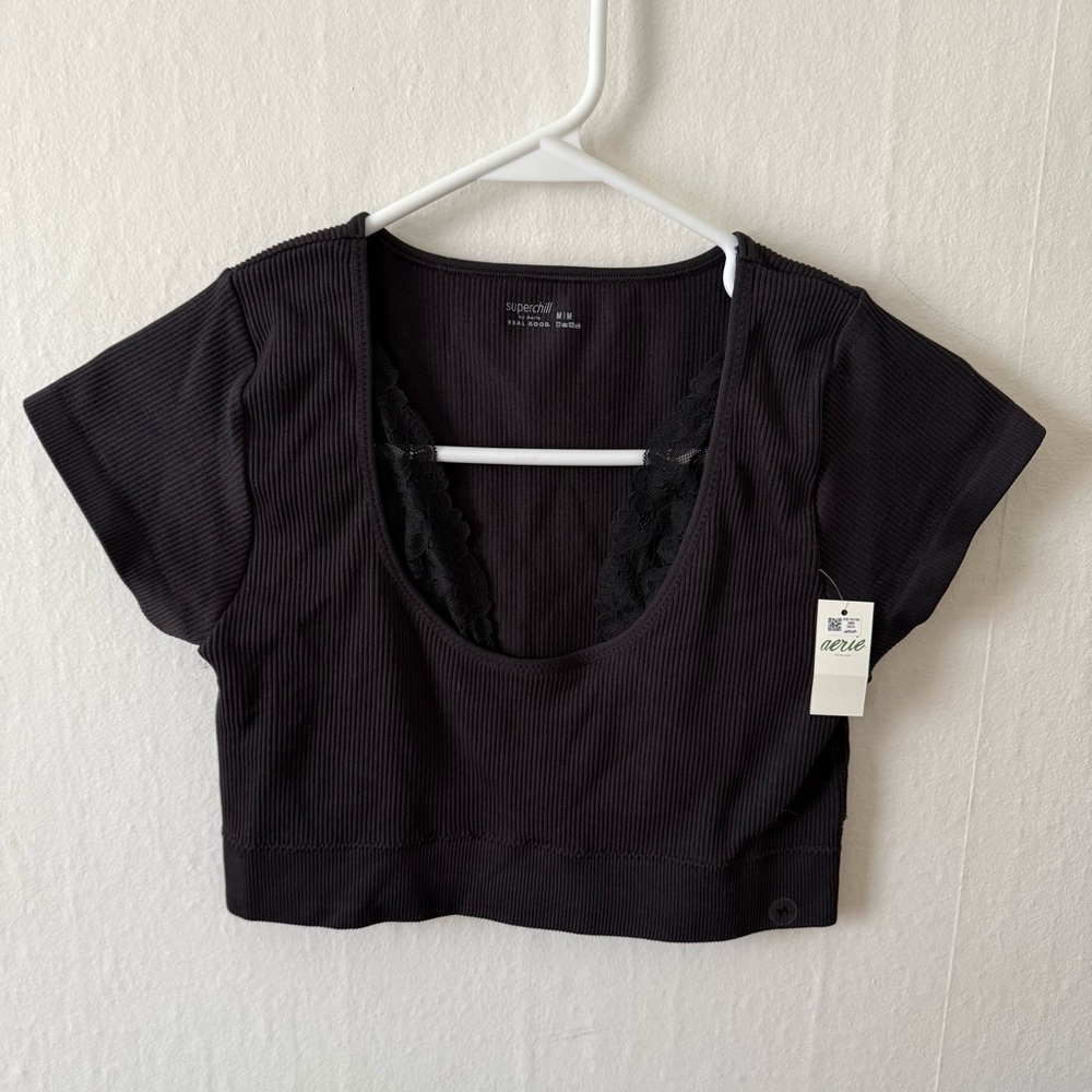 Black Short Sleeve Crop Top
